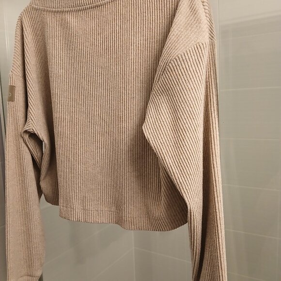 ALO Yoga Muse V-Neck Pullover Heather Gravel - Picture 10 of 14